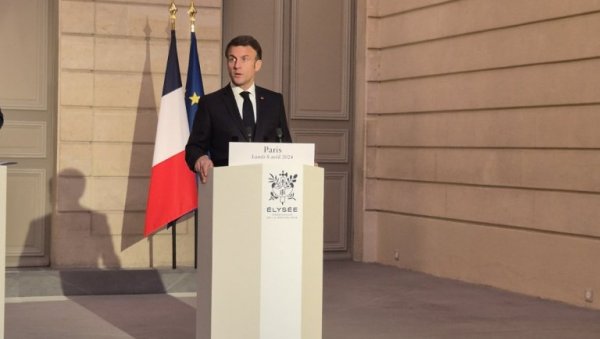 МАКРОН СА ВУЧИЋЕМ У ПАРИЗУ: Србија не сме да сумња у европску будућност МАКРОН СА ВУЧИЋЕМ У ПАРИЗУ: Србија не сме да сумња у европску будућност