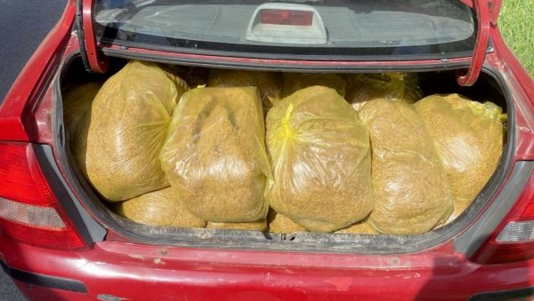ПРЕВОЗИО ДУВАН ПОД ДЕЈСТВОМ ПСИХОАКТИВНИХ СУПСТАНЦИ: Ухапшен сумњичени за недозвољен промет акцизних производа и држање дроге ПРЕВОЗИО ДУВАН ПОД ДЕЈСТВОМ ПСИХОАКТИВНИХ СУПСТАНЦИ: Ухапшен сумњичени за недозвољен промет акцизних производа и држање дроге