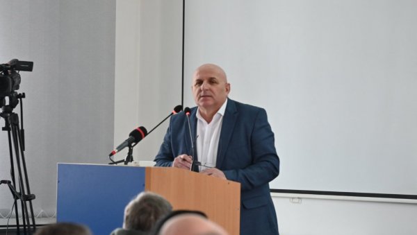 ПОВЛАСТИЦЕ ЗА ЂАКЕ, СТУДЕНТЕ, ПОТОМСТВО: Градско веће у Лозници донело више одлука о помоћи грађанима ПОВЛАСТИЦЕ ЗА ЂАКЕ, СТУДЕНТЕ, ПОТОМСТВО: Градско веће у Лозници донело више одлука о помоћи грађанима