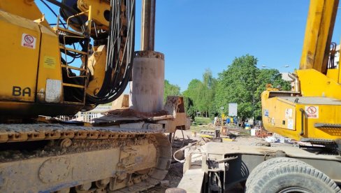 JOŠ SAMO DVA ŠIPA: Veliki radovi na glavnom mostu u Paraćinu (FOTO)