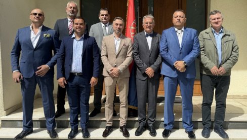 U SUSRET MEĐUNARODNOJ KONFERENCIJI MENADŽERA BEZBEDNOSTI: Privrednici na prijemu kod ambasadora Srbije u Crnoj Gori U SUSRET MEĐUNARODNOJ KONFERENCIJI MENADŽERA BEZBEDNOSTI: Privrednici na prijemu kod ambasadora Srbije u Crnoj Gori