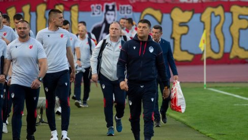 CRVENO BELI POČELI PRIPREME ZA NOVU SEZONU: Milojeviću na prozivci 26 igrača, ali nema Borjana CRVENO BELI POČELI PRIPREME ZA NOVU SEZONU: Milojeviću na prozivci 26 igrača, ali nema Borjana