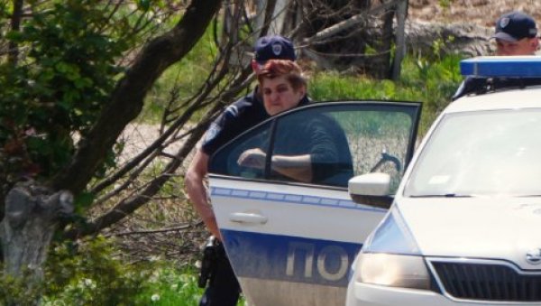 ВИШЕ МИ НИЈЕ ДО ЖИВОТА: Тужне речи Светлане Драгијевић, Далиборове и Дејанове мајке - Ја немам хлеба да једем (ФОТО/ВИДЕО) ВИШЕ МИ НИЈЕ ДО ЖИВОТА: Тужне речи Светлане Драгијевић, Далиборове и Дејанове мајке - Ја немам хлеба да једем (ФОТО/ВИДЕО)
