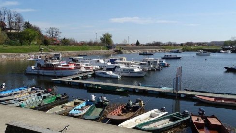 DESET MILIONA ZA DUNAVAC: Pristan za čamce u Kovinu postaje turistička destinacija DESET MILIONA ZA DUNAVAC: Pristan za čamce u Kovinu postaje turistička destinacija