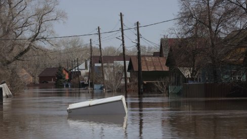 POPLAVNI TALAS SE ŠIRI RUSIJOM: Ulice se pretvorile u reke, nabujala voda preti velikom broju domaćinstava (FOTO/VIDEO) POPLAVNI TALAS SE ŠIRI RUSIJOM: Ulice se pretvorile u reke, nabujala voda preti velikom broju domaćinstava (FOTO/VIDEO)