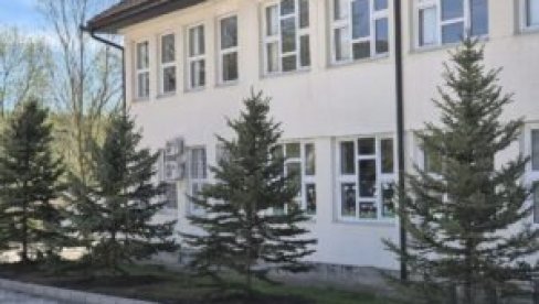 OPERATIVA JKP SOPOT U ROGAČI: Uređuju školsko dvorište OPERATIVA JKP SOPOT U ROGAČI: Uređuju školsko dvorište