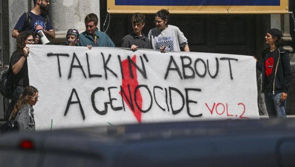 ПОТПИСАН МИР АЛИ И ДАЉЕ ПРОТЕСТ ПРОТИВ ВЛАСТИ У ИЗРАЕЛУ: Неке римске гимназије не одустају од протеста сматрајући да је потписани Споразум ПОТПИСАН МИР АЛИ И ДАЉЕ ПРОТЕСТ ПРОТИВ ВЛАСТИ У ИЗРАЕЛУ: Неке римске гимназије не одустају од протеста сматрајући да је потписани Споразум