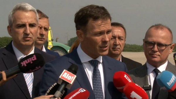 ИЗВОЗ ПРОШЛЕ ГОДИНЕ ВИШЕ ОД 40 МИЛИЈАРДИ ЕВРА Мали: Ефекти су видљиви сваком грађанину (ВИДЕО) ИЗВОЗ ПРОШЛЕ ГОДИНЕ ВИШЕ ОД 40 МИЛИЈАРДИ ЕВРА Мали: Ефекти су видљиви сваком грађанину (ВИДЕО)