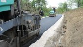ASFALT STIGAO U LOPATNICU: Rekonstrukcija seoskih saobraćajnica u kraljevačkom kraju ASFALT STIGAO U LOPATNICU: Rekonstrukcija seoskih saobraćajnica u kraljevačkom kraju