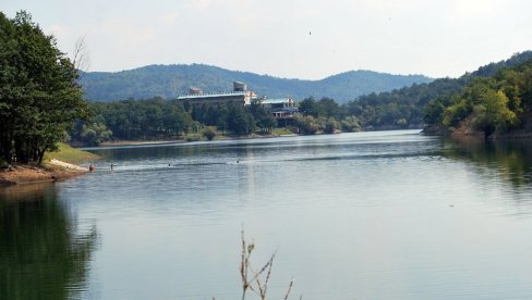 PRONAĐENO TELO ODRASLE OSOBE KOD BORSKOG JEZERA: Identifikacija u toku, sumnja se da je reč o utopljeniku