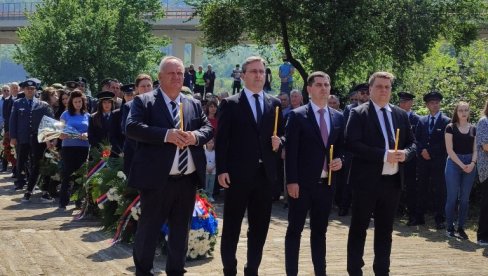 NATO AGRESIJA TRAJE I DANAS: Selaković - Cilj je bio i ostao da se Srbiji otme Kosovo i Metohija (FOTO) NATO AGRESIJA TRAJE I DANAS: Selaković - Cilj je bio i ostao da se Srbiji otme Kosovo i Metohija (FOTO)
