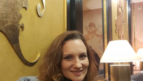 ПОТРЕСНА ДРАМА О ТЕСЛИНОЈ МАЈЦИ: Награда Бранислав Нушић Милици Константиновић ПОТРЕСНА ДРАМА О ТЕСЛИНОЈ МАЈЦИ: Награда Бранислав Нушић Милици Константиновић