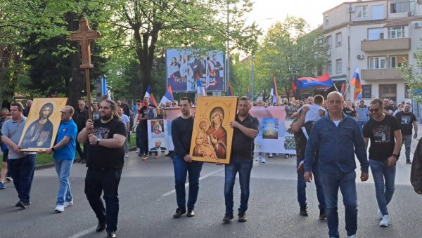ЛИТИЈА У ГРАДУ ПОД ТРЕБЈЕСОМ: Никшићани памте хероје са Кошара (ФОТО) ЛИТИЈА У ГРАДУ ПОД ТРЕБЈЕСОМ: Никшићани памте хероје са Кошара (ФОТО)