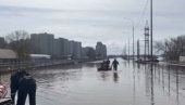 ЕВАКУИСАНО 13.000 ЉУДИ: Поплаве у Оренбургу, под водом још 800 кућа (ВИДЕО) ЕВАКУИСАНО 13.000 ЉУДИ: Поплаве у Оренбургу, под водом још 800 кућа (ВИДЕО)