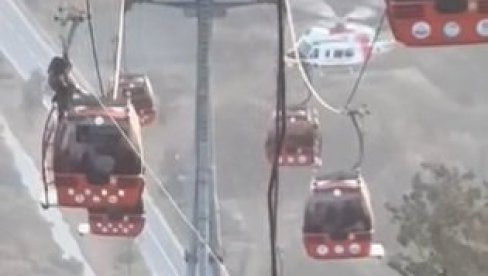DRAMA U TURSKOJ: Turisti propali kroz kabinu na žičari, ima mrtvih, spasioci pokušavaju da spasu zarobljene putnike (FOTO/VIDEO) DRAMA U TURSKOJ: Turisti propali kroz kabinu na žičari, ima mrtvih, spasioci pokušavaju da spasu zarobljene putnike (FOTO/VIDEO)
