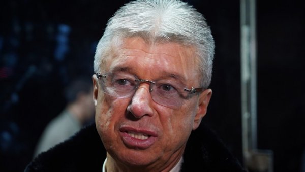 ОВО СУ ПОСЛЕДЊЕ ФОТОГРАФИЈЕ САШЕ ПОПОВИЋА У ЈАВНОСТИ: Због болести се повукао, а онда су естрадног мага ухватили овде ОВО СУ ПОСЛЕДЊЕ ФОТОГРАФИЈЕ САШЕ ПОПОВИЋА У ЈАВНОСТИ: Због болести се повукао, а онда су естрадног мага ухватили овде