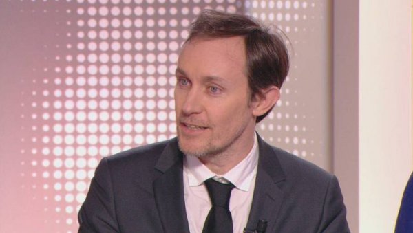 НАТО РАТ ПРОТИВ СРЈ НИЈЕ ДОБИО ВОЈНО ВЕЋ, ЗА СТОЛОМ: Бартелеми Курмон - Запад уз помоћ Алијансе извршио злочиначку агресију без преседана НАТО РАТ ПРОТИВ СРЈ НИЈЕ ДОБИО ВОЈНО ВЕЋ, ЗА СТОЛОМ: Бартелеми Курмон - Запад уз помоћ Алијансе извршио злочиначку агресију без преседана