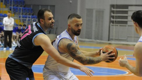 SLAVLJE „LALA“ KRAJ IBRA: U Kraljevu Sloga poražena od Vojvodine SLAVLJE „LALA“ KRAJ IBRA: U Kraljevu Sloga poražena od Vojvodine