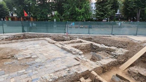 СЕЛИДБА ЏАМИЈЕ ИЛИ СПОМЕНИКА? У Бијелом Пољу у клинчу борци НОР и представници Исламске заједнице СЕЛИДБА ЏАМИЈЕ ИЛИ СПОМЕНИКА? У Бијелом Пољу у клинчу борци НОР и представници Исламске заједнице