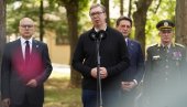 SATERANI U UGAO NEMAMO KUD, BORIĆEMO SE: Vučić - Narode srpski, glavu gore,ogrnuću tu zastvau i na Ist Riveru, Strazburu, Briselu