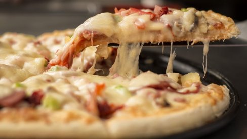 LEGENDARNA PICERIJA ZATVARA 68 RESTORANA I 11 DOSTAVNIH CENTARA: Samo u Britaniji bez posla ostaje više od 1200 radnika LEGENDARNA PICERIJA ZATVARA 68 RESTORANA I 11 DOSTAVNIH CENTARA: Samo u Britaniji bez posla ostaje više od 1200 radnika