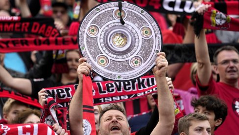 ISTORIJA FUDBALA JE ISPISANA! Bajer iz Leverkuzena je prvi put šampion Nemačke - Ćabi Alonso je izveo čudo, ceo grad slavi! ISTORIJA FUDBALA JE ISPISANA! Bajer iz Leverkuzena je prvi put šampion Nemačke - Ćabi Alonso je izveo čudo, ceo grad slavi!