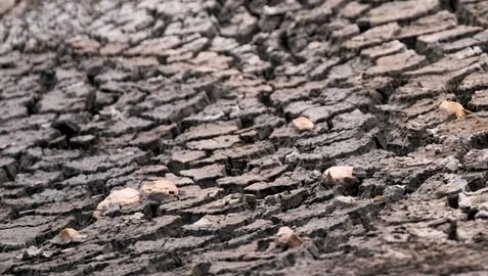 ФЕНОМЕН КОЈИ ЈЕ ЗБУНИО НАУЧНИКЕ: Земља се „поцепала“ по дужини од 10 километара (ВИДЕО)