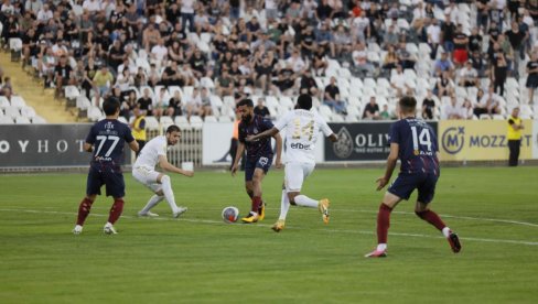 NAJLUĐI MEČ SEZONE! Partizan izgubio od Čukaričkog, sa -7 stiže na večiti derbi, a to nije jedini problem! (VIDEO) NAJLUĐI MEČ SEZONE! Partizan izgubio od Čukaričkog, sa -7 stiže na večiti derbi, a to nije jedini problem! (VIDEO)