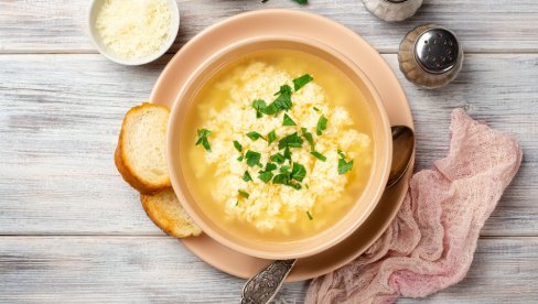 STRAĆATELA SUPA: Tradicionalni italijanski obrok - Potrebno je samo nekoliko sastojaka, a čarobnog je ukusa STRAĆATELA SUPA: Tradicionalni italijanski obrok - Potrebno je samo nekoliko sastojaka, a čarobnog je ukusa