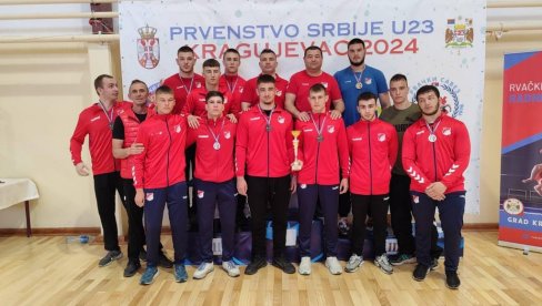 EKIPNI PRVACI SRBIJE: Na prvenstvu države za mlade, rvači Proletera osvojili osam medalja i titulu šampiona (FOTO) EKIPNI PRVACI SRBIJE: Na prvenstvu države za mlade, rvači Proletera osvojili osam medalja i titulu šampiona (FOTO)