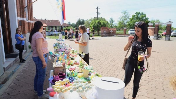 ХУМАНИТАРНО ОСЛИКАВАЊЕ УСКРШЊИХ ЈАЈА: Васкршњи базар код Житишта, прикуљали новац за игралиште (ФОТО) ХУМАНИТАРНО ОСЛИКАВАЊЕ УСКРШЊИХ ЈАЈА: Васкршњи базар код Житишта, прикуљали новац за игралиште (ФОТО)