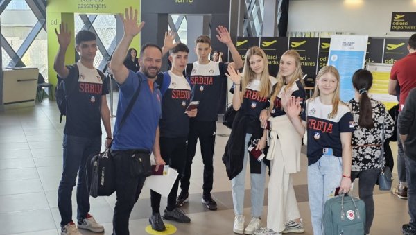 У СУСРЕТ ПАРИЗУ: Школарци из Србије присуствују паљењу олимпијског пламена У СУСРЕТ ПАРИЗУ: Школарци из Србије присуствују паљењу олимпијског пламена