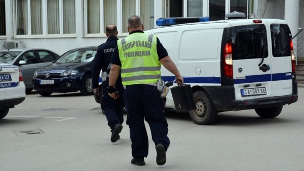 ХАПШЕЊЕ У КЛАДОВУ: Ударио полицајца који је интервенисао због насиља у породици ХАПШЕЊЕ У КЛАДОВУ: Ударио полицајца који је интервенисао због насиља у породици