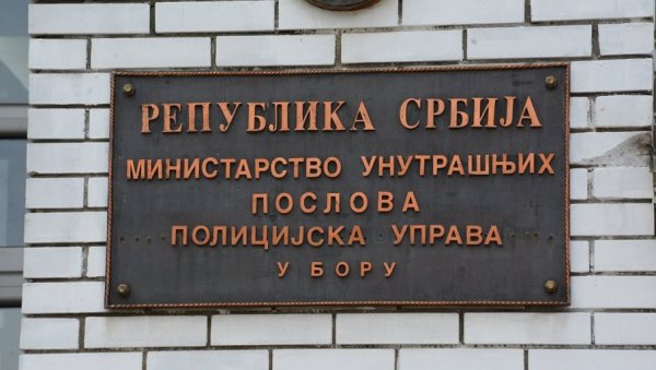 УХАПШЕНИ ЗБОГ ПРИКРИВАЊА: Чували 423 килограма бакарних каблова УХАПШЕНИ ЗБОГ ПРИКРИВАЊА: Чували 423 килограма бакарних каблова