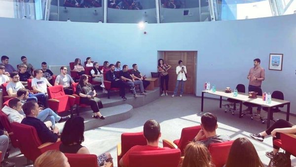 ЕДУКАЦИЈА О ТЕСЛИНОМ НАСЛЕЂУ: Изузетно предавање и филм у параћинском РИСЦ-у (ФОТО) ЕДУКАЦИЈА О ТЕСЛИНОМ НАСЛЕЂУ: Изузетно предавање и филм у параћинском РИСЦ-у (ФОТО)