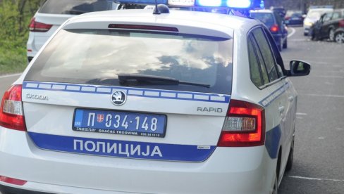 PREVRNUO SE „FOLKSVAGEN“: Saobraćajna nesreća nedaleko od Kraljeva, ima povređenih PREVRNUO SE „FOLKSVAGEN“: Saobraćajna nesreća nedaleko od Kraljeva, ima povređenih