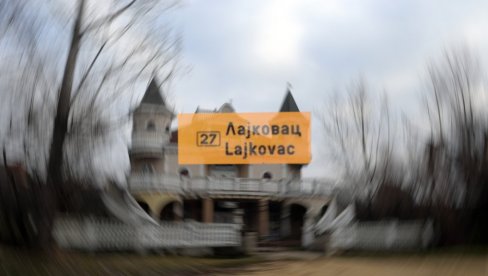 ШОК: Људи у неверици кад виде ГАСТАРБАЈТЕРСКУ вилу у Лајковцу (ФОТО)