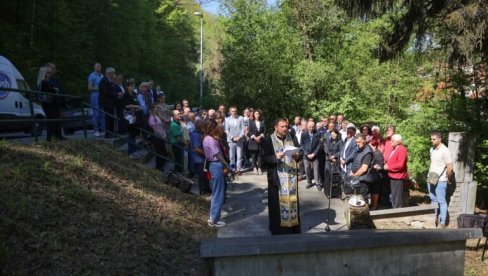 SEĆANJE NA POGIBIJU 118 UŽIČANA: Venci za pale junake - Branili grad od Nemaca u Drugom svetskom ratu