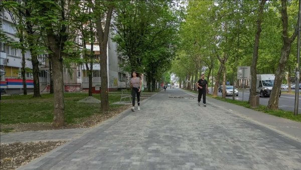 СЛЕДИ УРЕЂЕЊЕ АУТОБУСКИХ СТАЈАЛИШТА: Најмногољудније стамбено насеље у Зрењанину, Багљаш, добило 1.000 квадрата новог тротоара (ФОТО) СЛЕДИ УРЕЂЕЊЕ АУТОБУСКИХ СТАЈАЛИШТА: Најмногољудније стамбено насеље у Зрењанину, Багљаш, добило 1.000 квадрата новог тротоара (ФОТО)