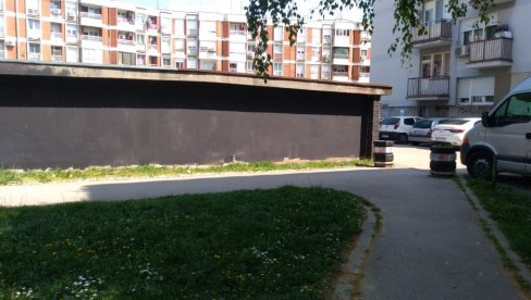 BORBA PROTIV GRAFITA: Požarevljani prekrečili zid crnom bojom BORBA PROTIV GRAFITA: Požarevljani prekrečili zid crnom bojom
