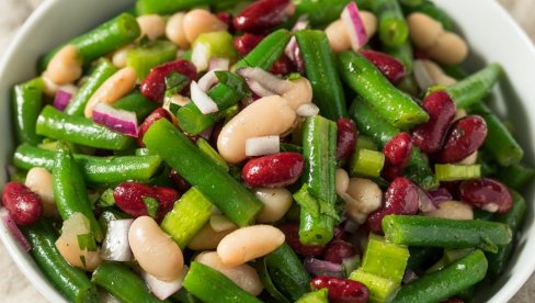 POSNA SALATA OD BORANIJE I PASULJA: Zasitiće vas, a priprema je brza i jednostavna POSNA SALATA OD BORANIJE I PASULJA: Zasitiće vas, a priprema je brza i jednostavna