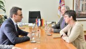 ПРИШТИНА СВАКОДНЕВНО ГЕНЕРИШЕ НОВЕ КРИЗЕ: За своја недела још је и награђена ПРИШТИНА СВАКОДНЕВНО ГЕНЕРИШЕ НОВЕ КРИЗЕ: За своја недела још је и награђена