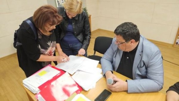 ПОЉОПРИВРЕДНИЦИ САДА ВЛАСНИЦИ ЗЕМЉЕ: Решен дугогодишњи проблем житеља Батајнице ПОЉОПРИВРЕДНИЦИ САДА ВЛАСНИЦИ ЗЕМЉЕ: Решен дугогодишњи проблем житеља Батајнице