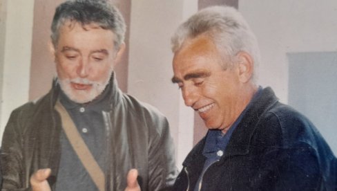 ПОНОСАН САМ ШТО МИ ЈЕ ДОБРИЦА ПОСВЕТИО ПЕСМУ: Љубиша стихове чува урамљене, у рукопису, крај многобројних награда ПОНОСАН САМ ШТО МИ ЈЕ ДОБРИЦА ПОСВЕТИО ПЕСМУ: Љубиша стихове чува урамљене, у рукопису, крај многобројних награда