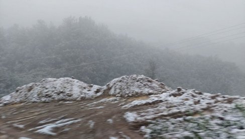 ZAVEJALO U SRBIJI: Sneg od jutros u Loznici i Krupnju (FOTO/VIDEO) ZAVEJALO U SRBIJI: Sneg od jutros u Loznici i Krupnju (FOTO/VIDEO)