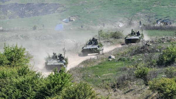 СВЕ О ВИХОРУ 2024 Преко 2.000 припадника Војске Србије на Пештеру - Нови дронови, летелице и модернизовани тенкови (ФОТО) СВЕ О ВИХОРУ 2024 Преко 2.000 припадника Војске Србије на Пештеру - Нови дронови, летелице и модернизовани тенкови (ФОТО)