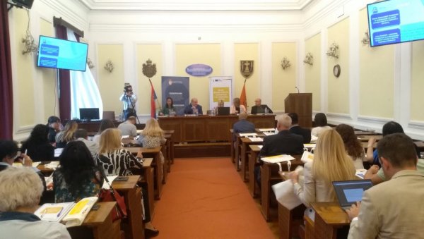 ЛИЧНИ ПОДАЦИ СКУПЉИ ОД НОВЦА: Панел о опасностима и ризицима дељења информација на мрежи у Пожаревцу ЛИЧНИ ПОДАЦИ СКУПЉИ ОД НОВЦА: Панел о опасностима и ризицима дељења информација на мрежи у Пожаревцу