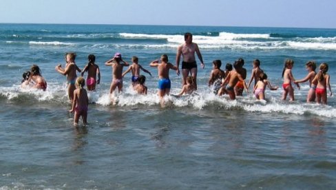 LETOVANJE ZA 250 MALIŠANA: Čačani uređuju dečje odmaralište Ovčar u Ulcinju, spremni da pošalju čak 11 grupa LETOVANJE ZA 250 MALIŠANA: Čačani uređuju dečje odmaralište Ovčar u Ulcinju, spremni da pošalju čak 11 grupa