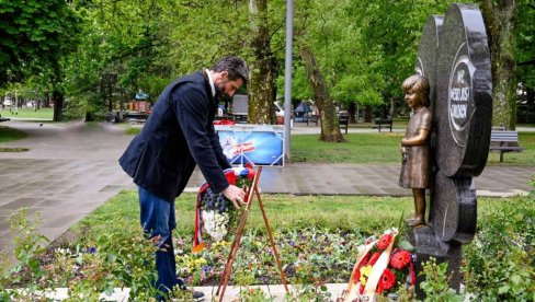 DECU VAM NISMO OPROSTILI: Šapić položio venac na spomenik Milici Rakić (FOTO)