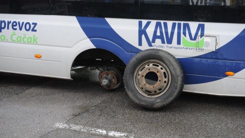 MOGAO JE NEKO DA NASTADA: Incident u Kraljevu, autobusu otpao točak